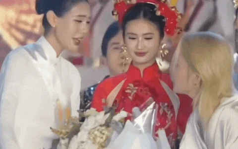 Đoạn clip gây xôn xao vì hành động lạ của Hoa hậu Ý Nhi và Jack