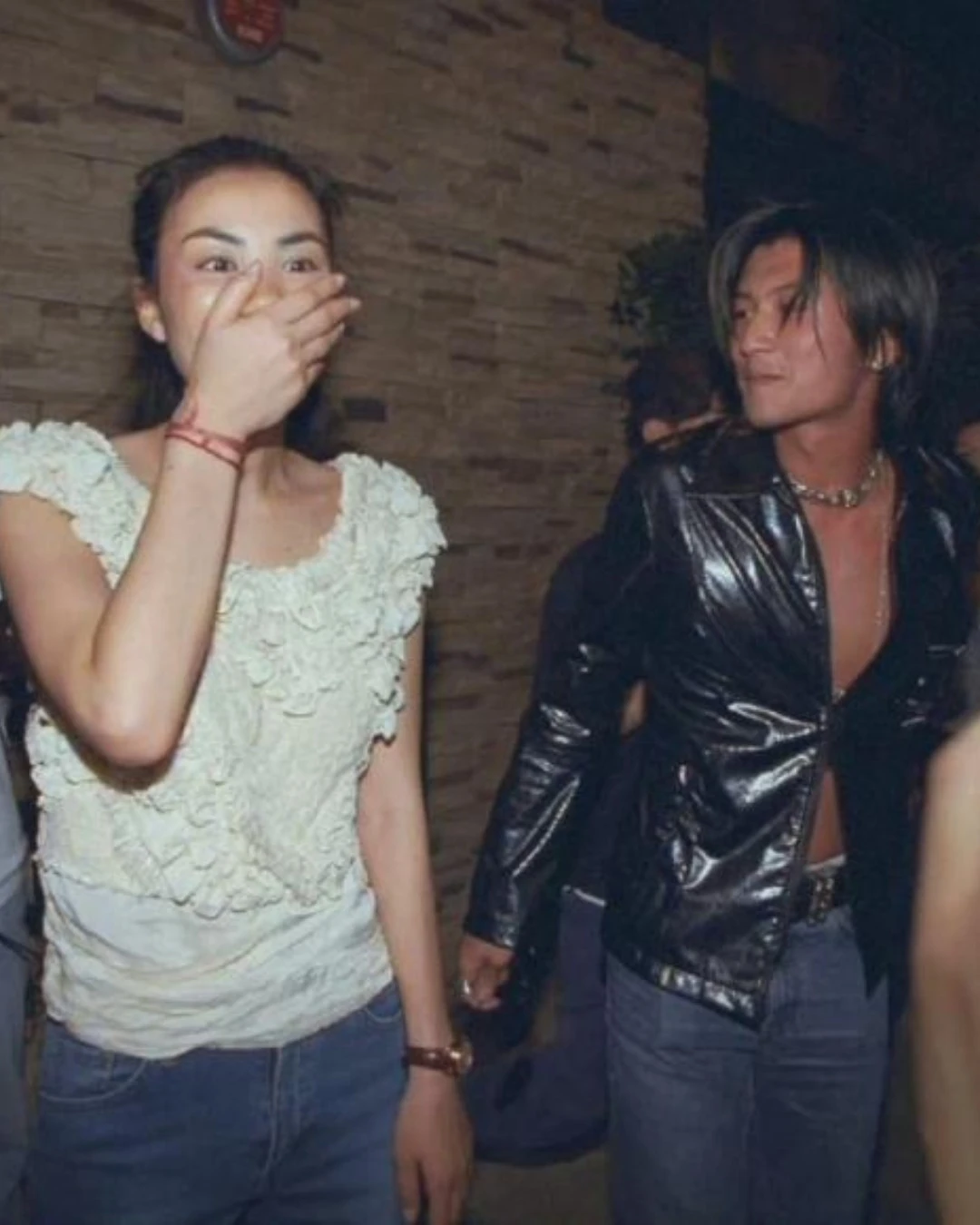 Câu hỏi chưa lời giải của showbiz: Tạ Đình Phong và Vương Phi vượt qua tất cả để tái hợp nhưng 11 năm vẫn không kết hôn
