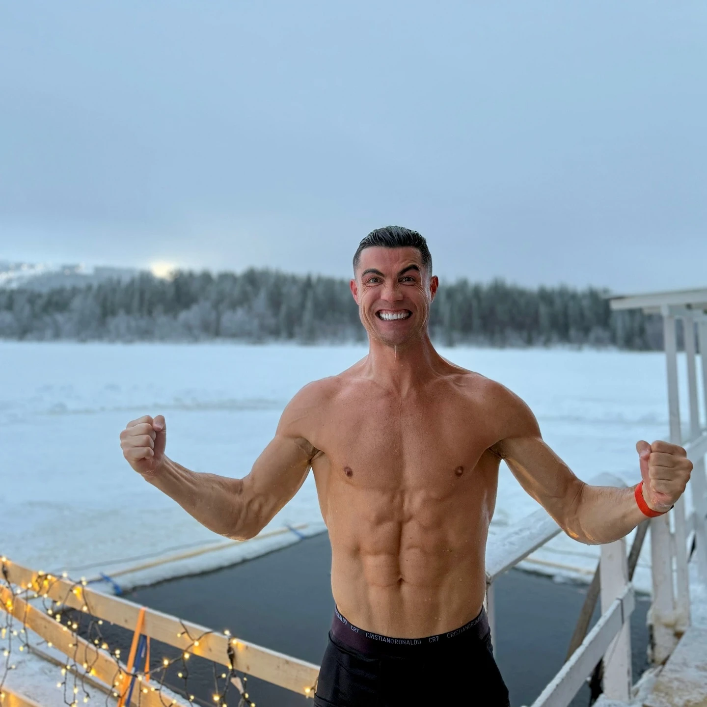 Ronaldo 40 tuổi nhưng cơ thể “hack tuổi” như trai 28: Bí mật siêu nhân được bật mí!
