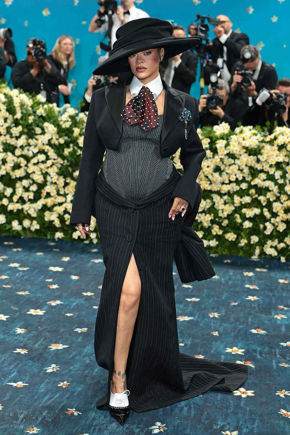 Chủ nhân khung hình “tuyệt đối điện ảnh” tại Met Gala: Người tạo nên ông hoàng Michael Jackson, khen 1 câu đưa em út BTS lên hàng popstar