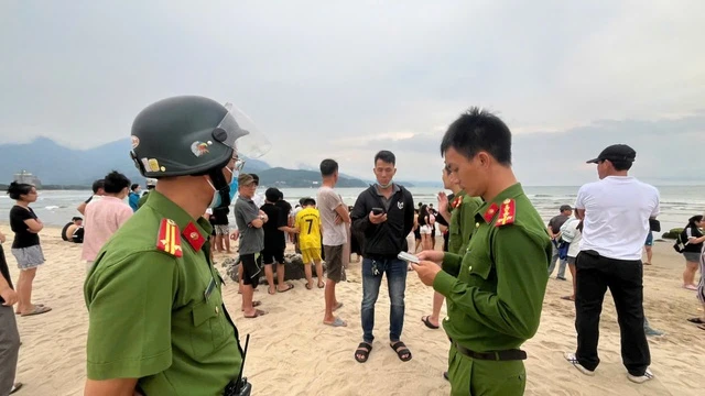 Phát hiện thi thể hai học sinh trôi dạt vào bãi biển Nam Ô