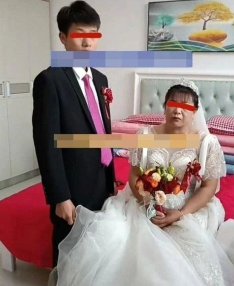 Chàng trai 28 tuổi cưới vợ 42 tuổi, bố mẹ phản đối rồi 