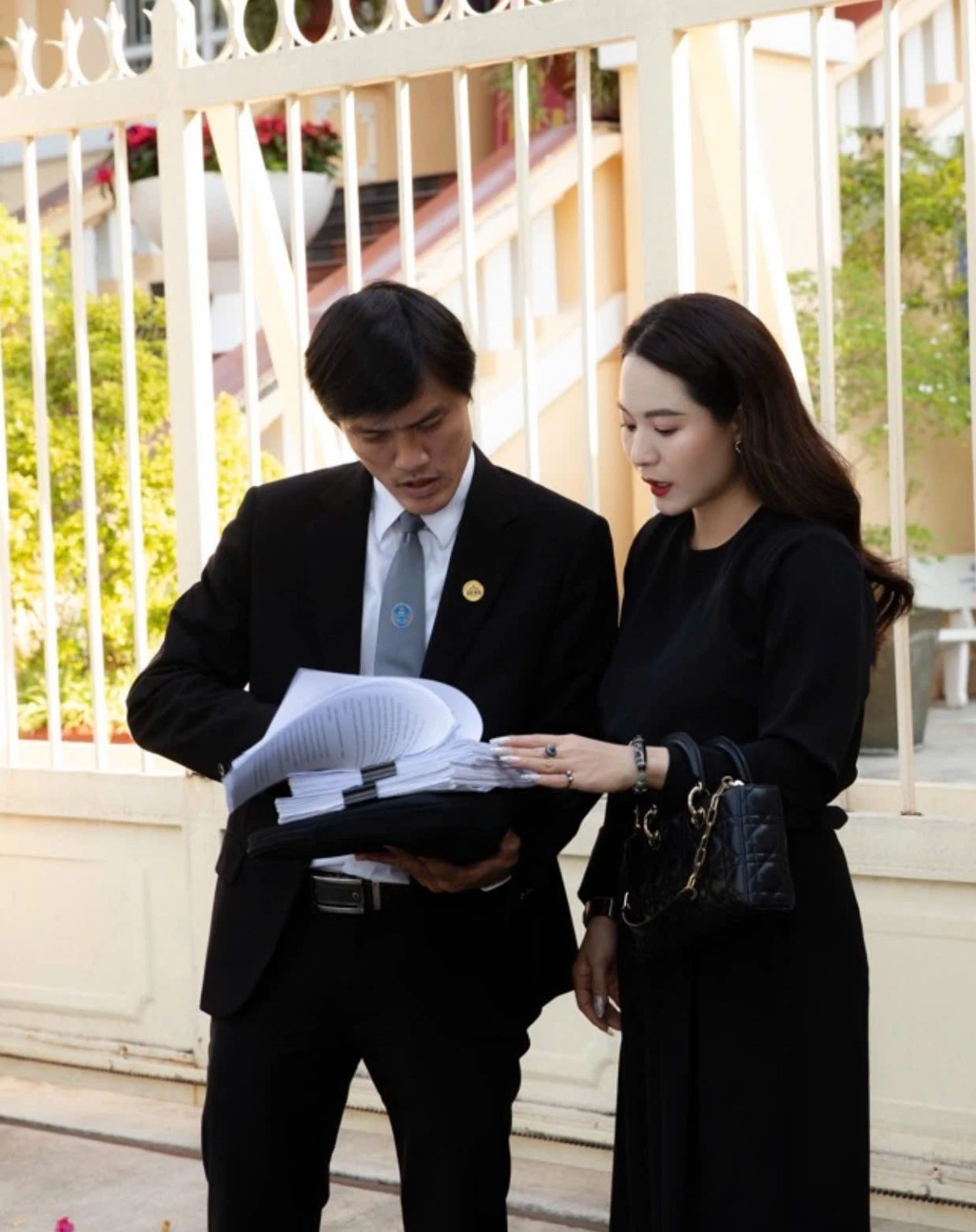 Căng thẳng vụ con nuôi NSƯT Hoài Linh kiện đòi nhà