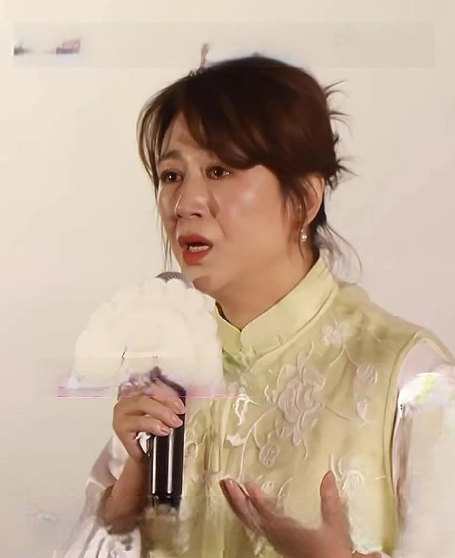 “Nữ hoàng phòng vé” khóc lóc đòi 