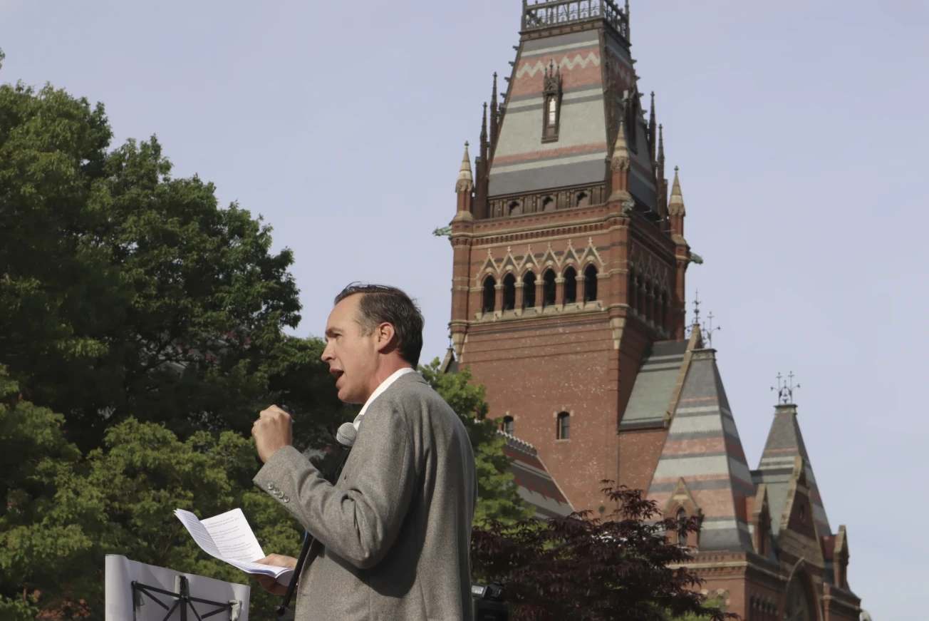 Chiến thắng đầu tiên của Harvard trong cuộc chiến pháp lý với ông Donald Trump