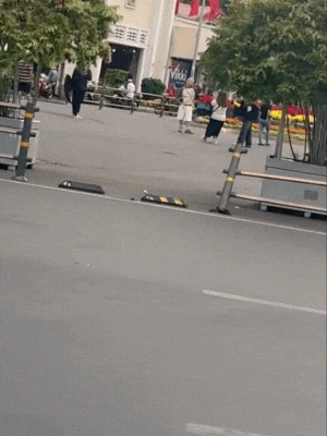 Uy tín 100%, Sơn Tùng bị “tóm” đi chợ Bến Thành mua trái cây, nhưng ảnh cam thường khác ảnh tự đăng thế này?