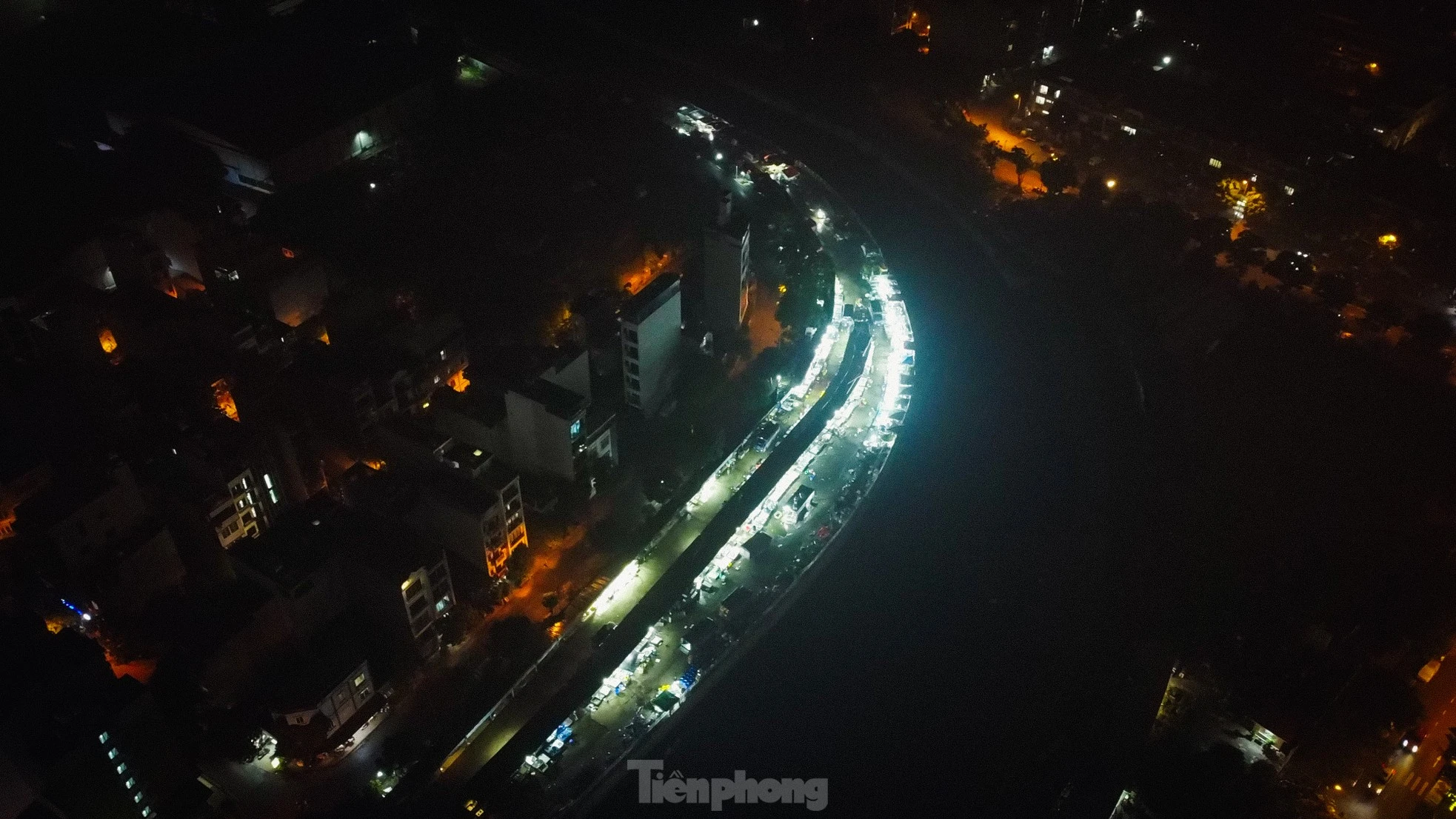 Chợ trái phép ở Hà Nội hơn 10 năm không ai biết: Vẫn hoạt động bất chấp lệnh giải toả