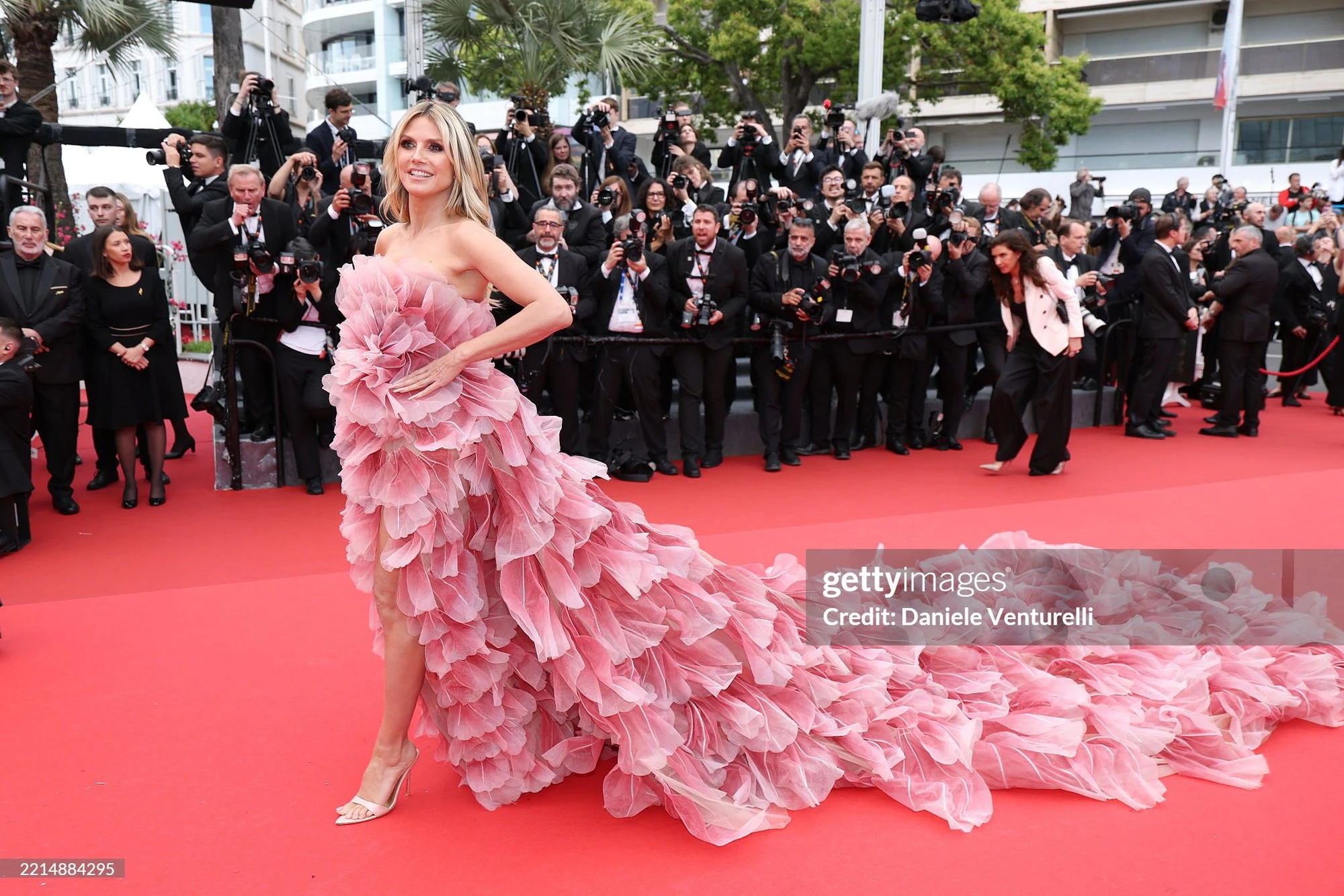 Thảm đỏ khai mạc LHP Cannes 2025: Heidi Klum xứng danh 