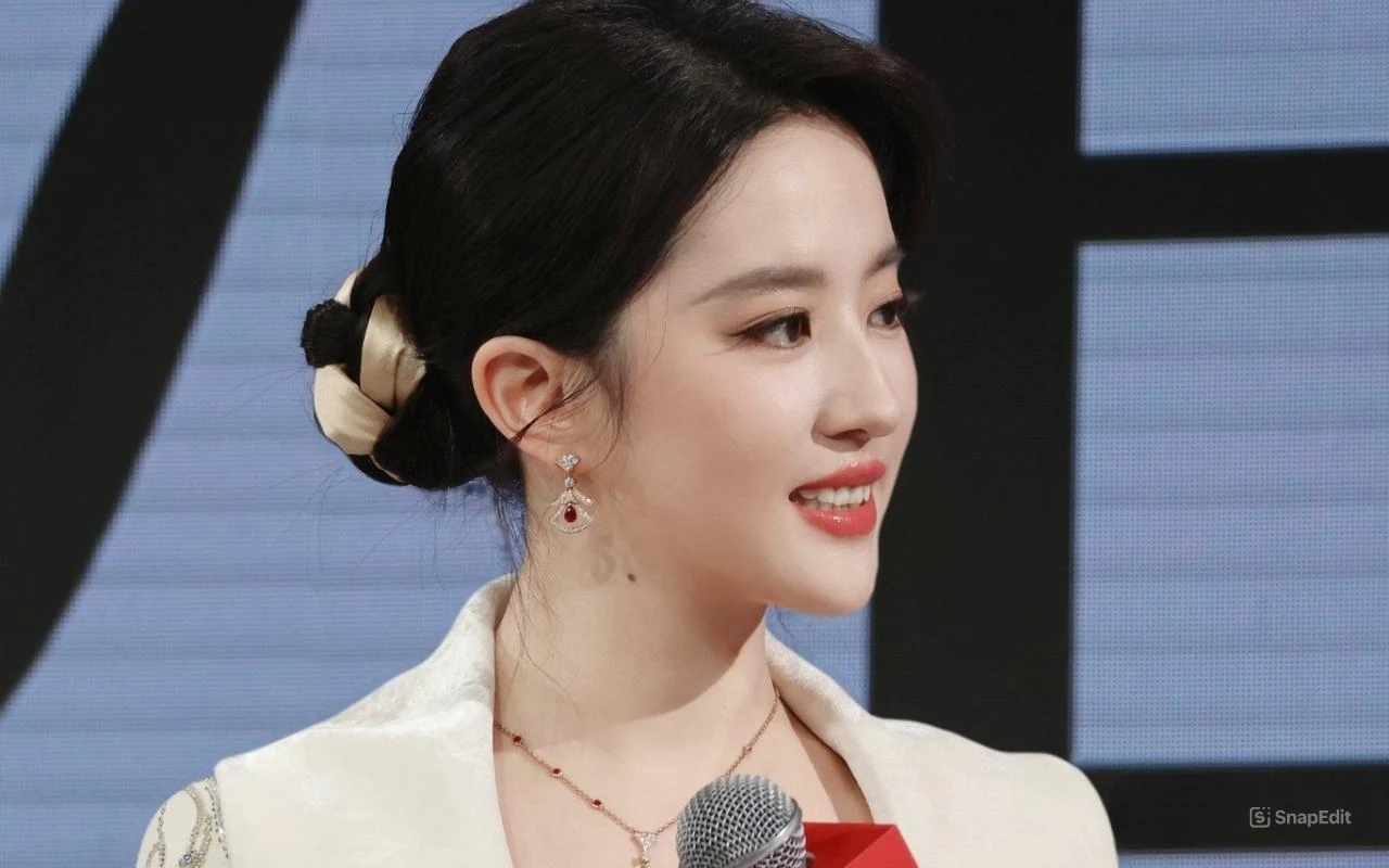 Lưu Diệc Phi 17 tuổi đẹp hết phần thiên hạ: Năm ấy xem mà tưởng tiên nữ giáng trần, sao hoàn mỹ như vậy được?
