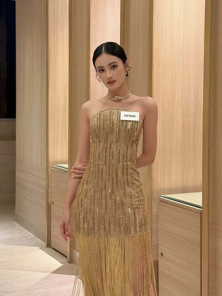 Gu thời trang giúp Ý Nhi ghi điểm tại Miss World 2025