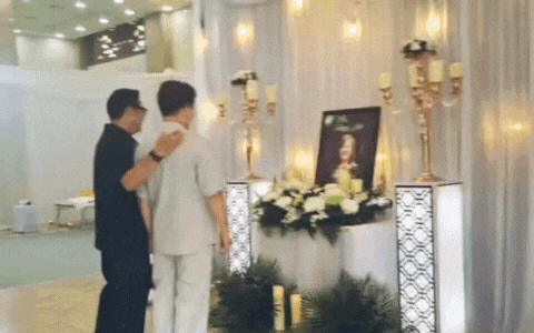 Đám tang mẹ MC Đại Nghĩa: Trường Giang - Nhã Phương và dàn sao đến viếng trong đêm, 1 nữ diễn viên gây xúc động