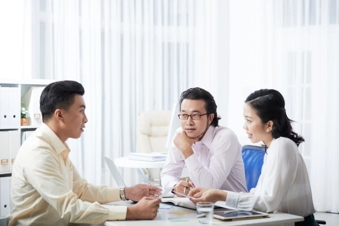 Đóng gần 830 triệu tiền bảo hiểm suốt 10 năm, đến hạn rút tiền thì công ty thông báo: “Hợp đồng ghi rõ phải đợi đến năm 2084”