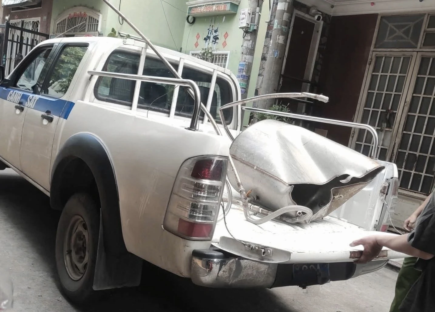 Sau tiếng nổ xé màn đêm trong con hẻm ở Biên Hoà, 2 người tử vong
