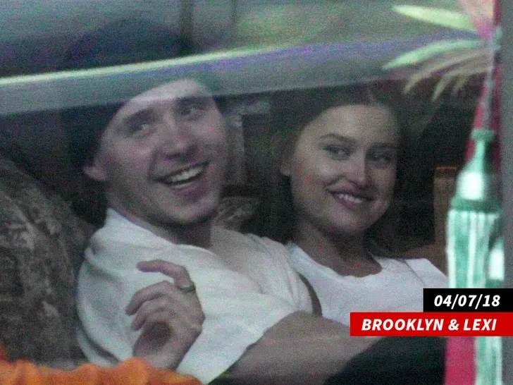 Vợ chồng Beckham bất ngờ được bạn gái cũ của Brooklyn bênh vực khi bị con dâu cả tố 