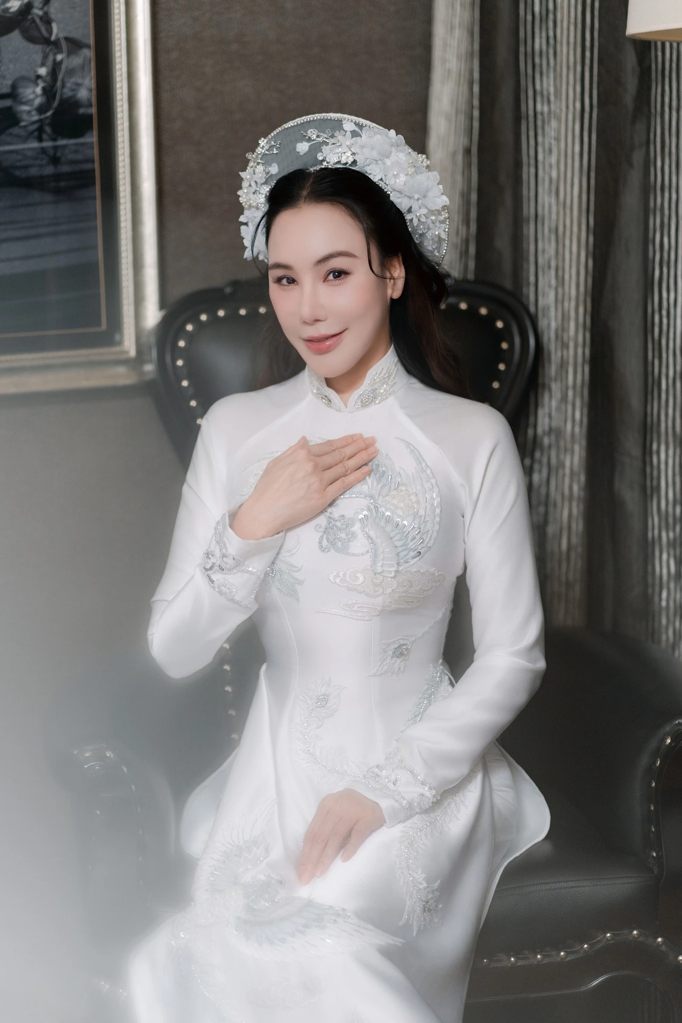 Đám cưới Hồ Quỳnh Hương: Chú rể lần đầu lộ diện, cô dâu mặc áo dài và 4 chiếc váy cưới khác biệt!