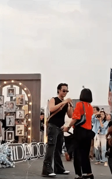 Cú sốc khi đu idol quốc nội: Nam ca sĩ Vbiz đi muộn bị mẹ mắng, lập tức 