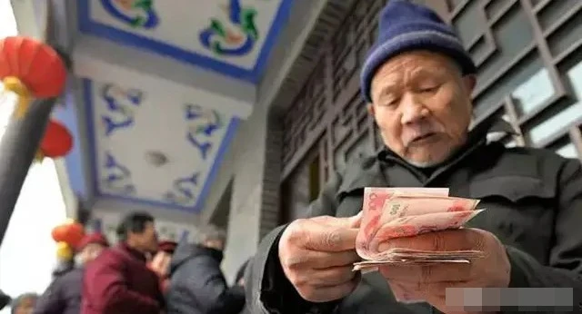Đem hơn 1 tỷ đồng gửi tiết kiệm, 3 năm sau đi rút, ông lão rơi vào tình cảnh tiến thoái lưỡng nan