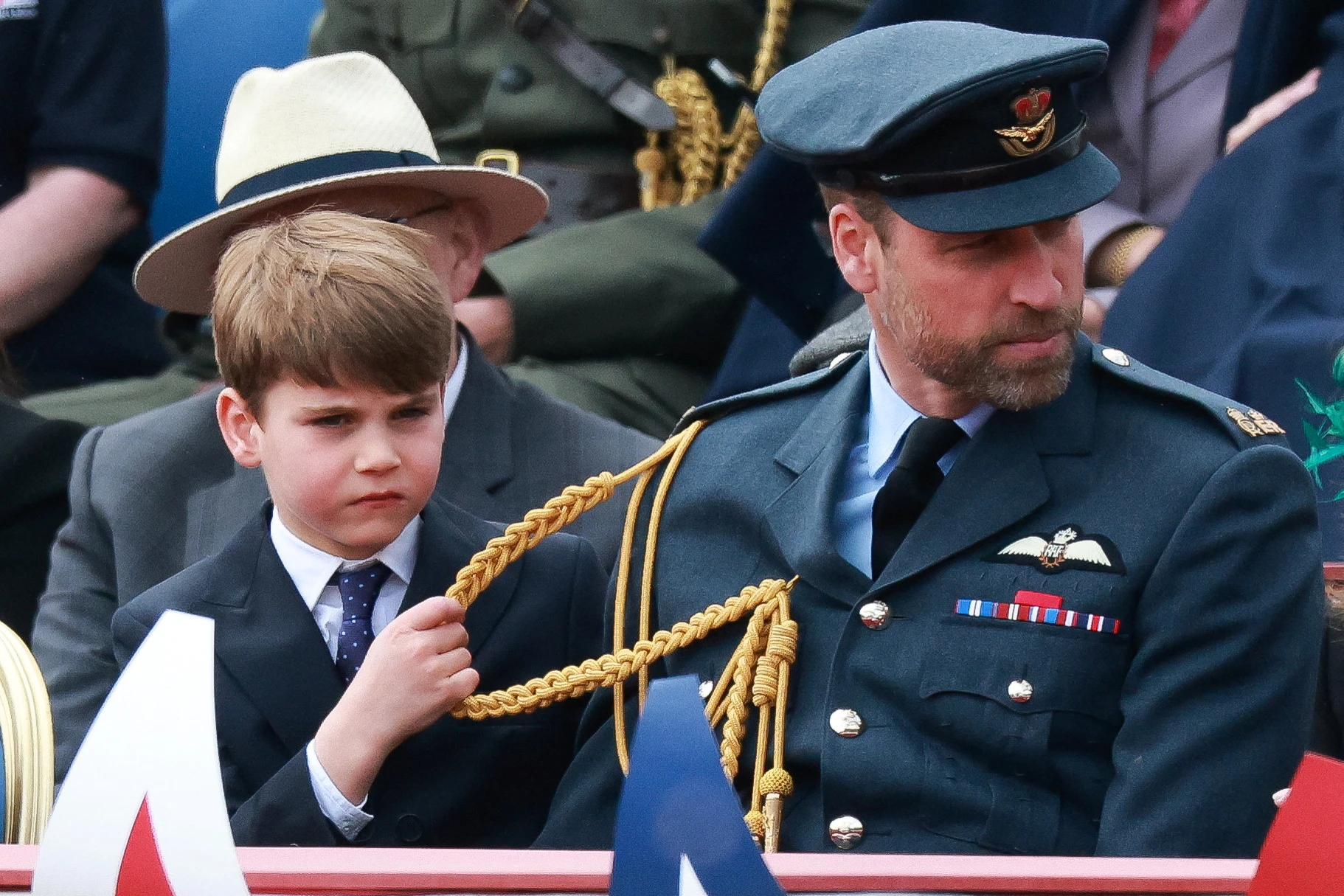 3 đứa trẻ nhà William - Kate gây chú ý khi tham gia sự kiện lớn, Hoàng tử Louis lại 