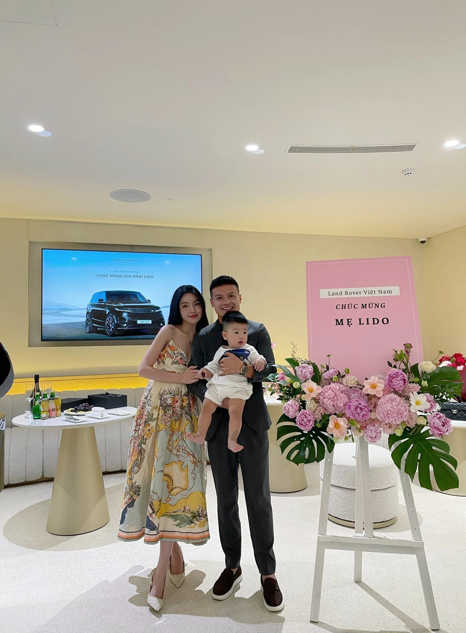 Quang Hải chơi lớn mua Range Rover hàng chục tỷ tặng Chu Thanh Huyền, chỉ với duy nhất một điều kiện