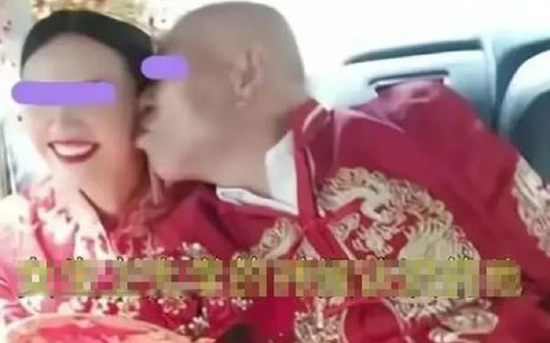 Cô gái 25 tuổi cưới chồng 60 tuổi, bố mẹ khóc như mưa khi đi đưa dâu