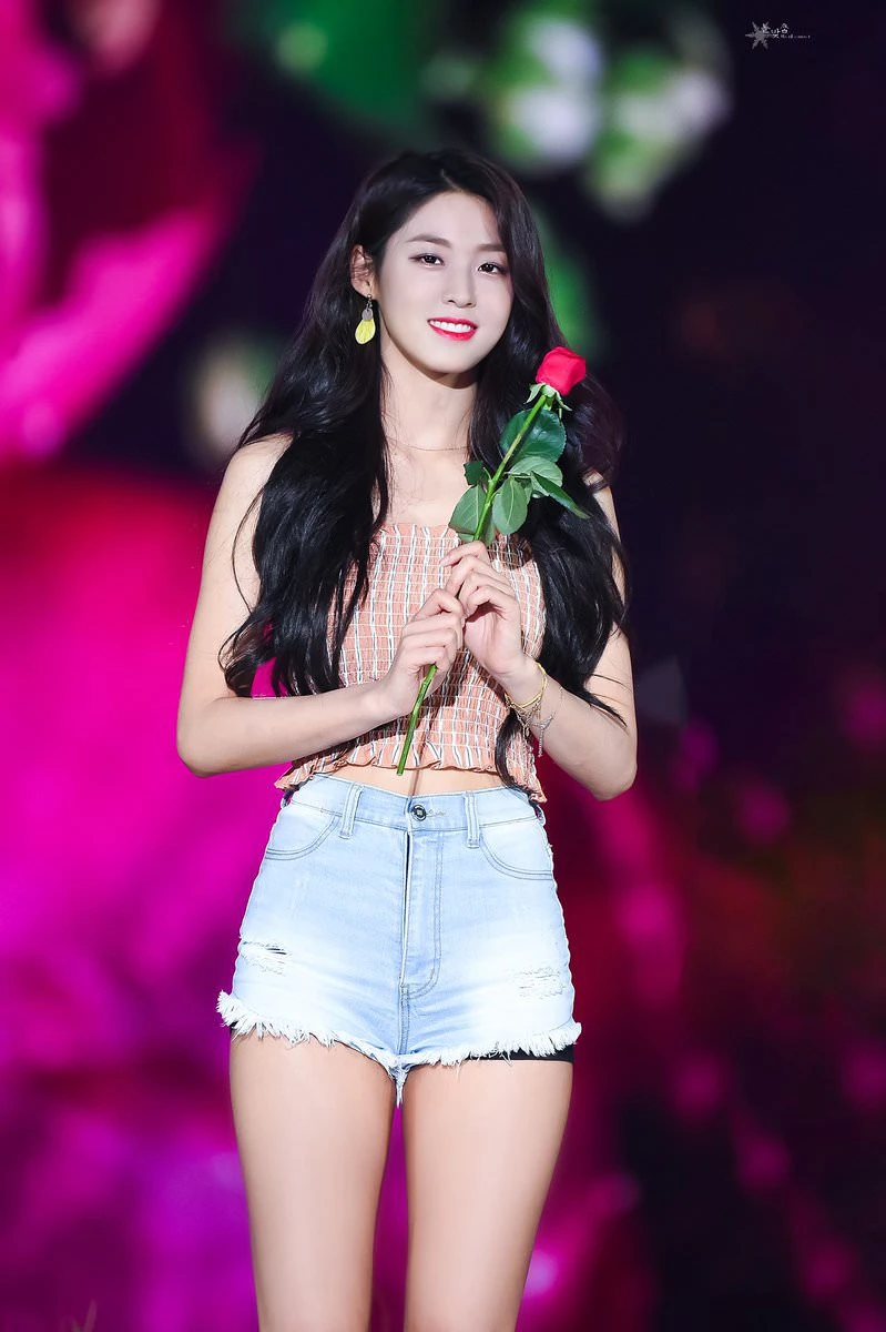 Nữ idol đẹp tới mức bị ghét suốt cả thập kỷ, sự nghiệp chạm đáy vì scandal bắt nạt