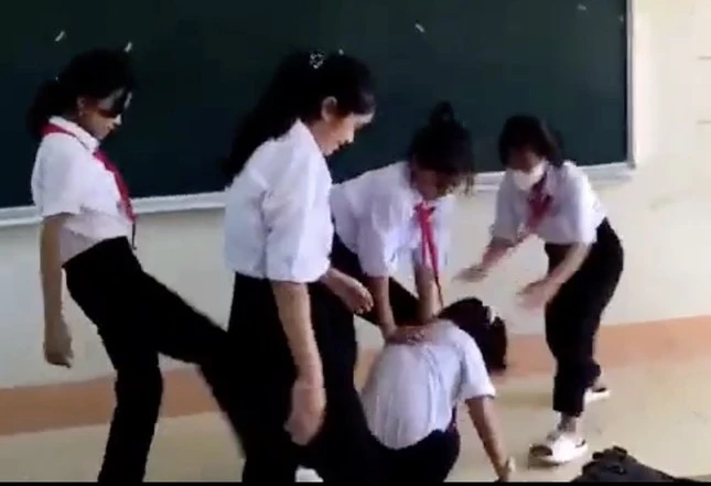 Bộ GD&ĐT giảm hình thức kỷ luật học sinh, coi chừng 