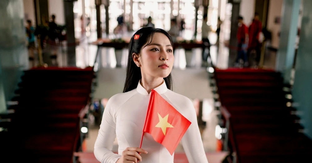 Một ca sĩ Việt bỗng trở thành tâm điểm tranh cãi: Lớp 11 đã một mình lên thành phố học trường Nhạc viện