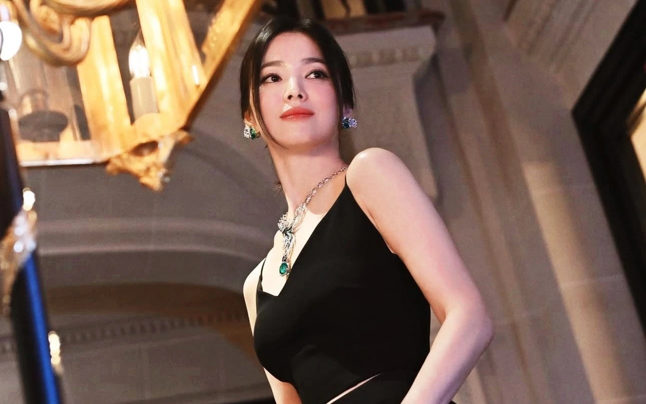 9 năm Song Hye Kyo đạt đỉnh cao nhan sắc: Vẻ đẹp năm 22 tuổi xứng đáng phong thần