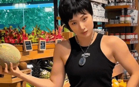 Dụi mắt vẫn không nhận ra Angela Phương Trinh