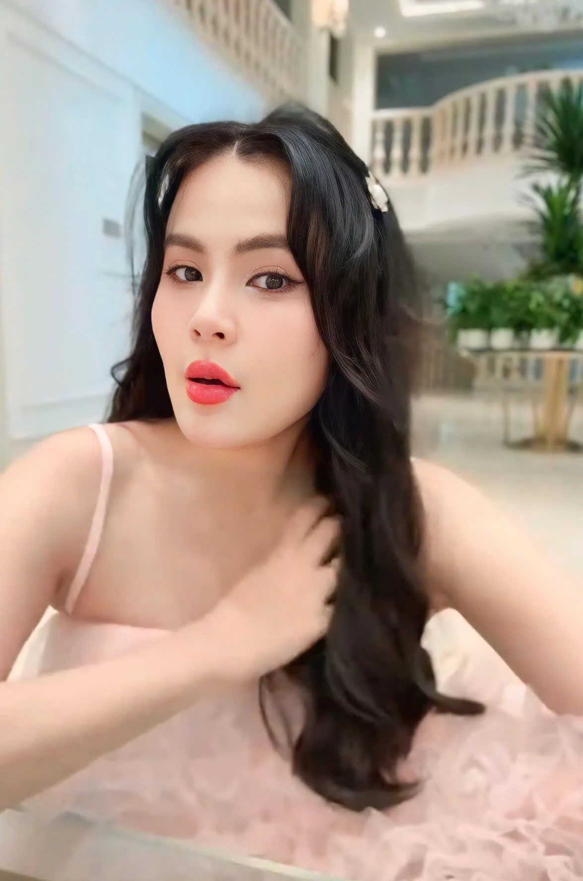 Hoa hậu Việt bị nghi ngờ mang thai giả