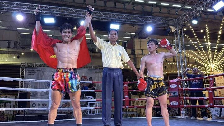 Nguyễn Trần Duy Nhất hạ 2 võ sĩ trong 1 giờ, mắt tím bầm lên nhận đai vô địch