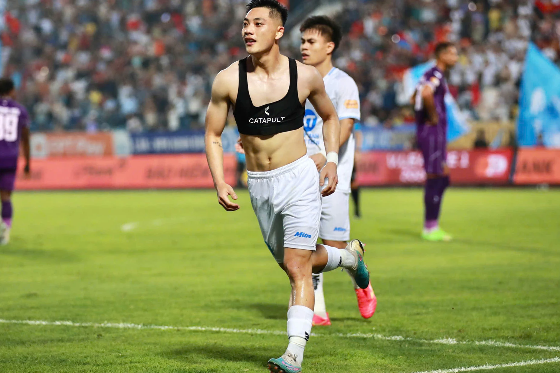 “Mất tích” nửa năm, đồng đội cũ Công Phượng bỗng vụt sáng ở V.League, sáng cửa vô địch