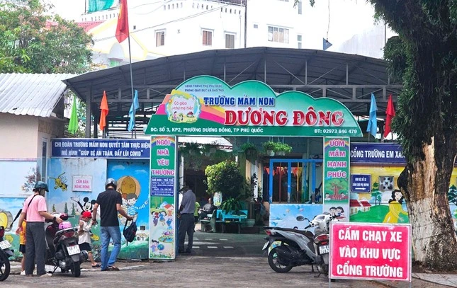 Nữ hiệu phó bị giáo viên đánh nhập viện tại cuộc họp bình xét thi đua