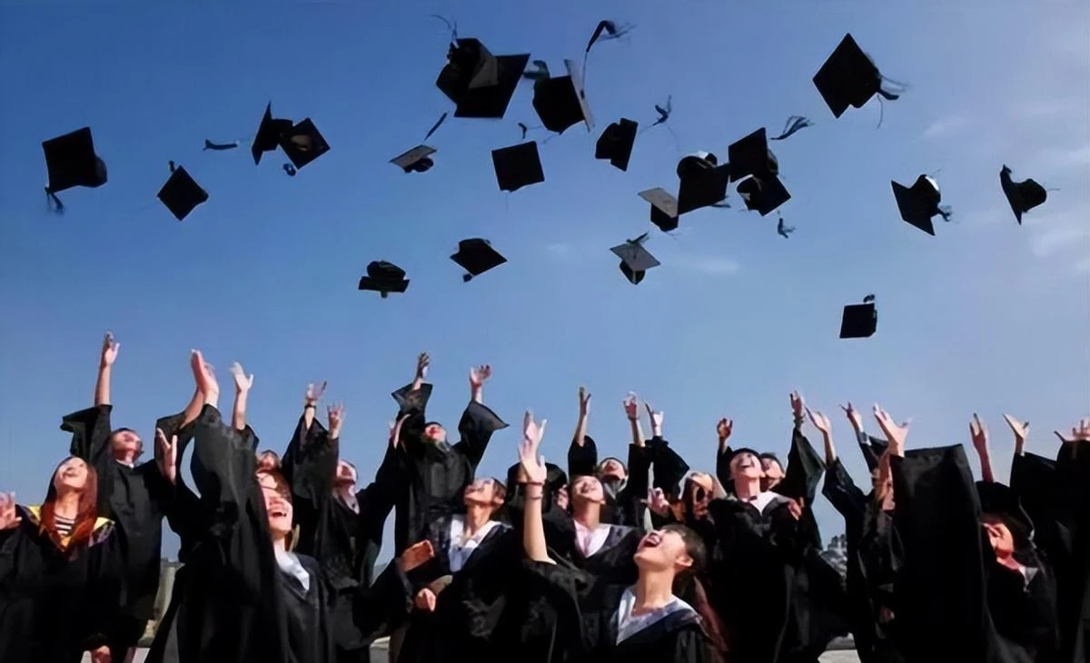 Thần đồng nhà khá giả, đỗ đại học top đầu nhưng sống lang thang, ngủ dưới gầm cầu 14 năm: Nguyên nhân ai nghe cũng 