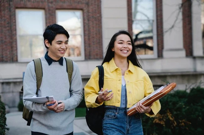 Trước cứ ngỡ nhà giàu lắm mới đi du học được, ai dè có nhiều nước cực rẻ, FREE tiền học ngay nếu học bằng tiếng bản địa!