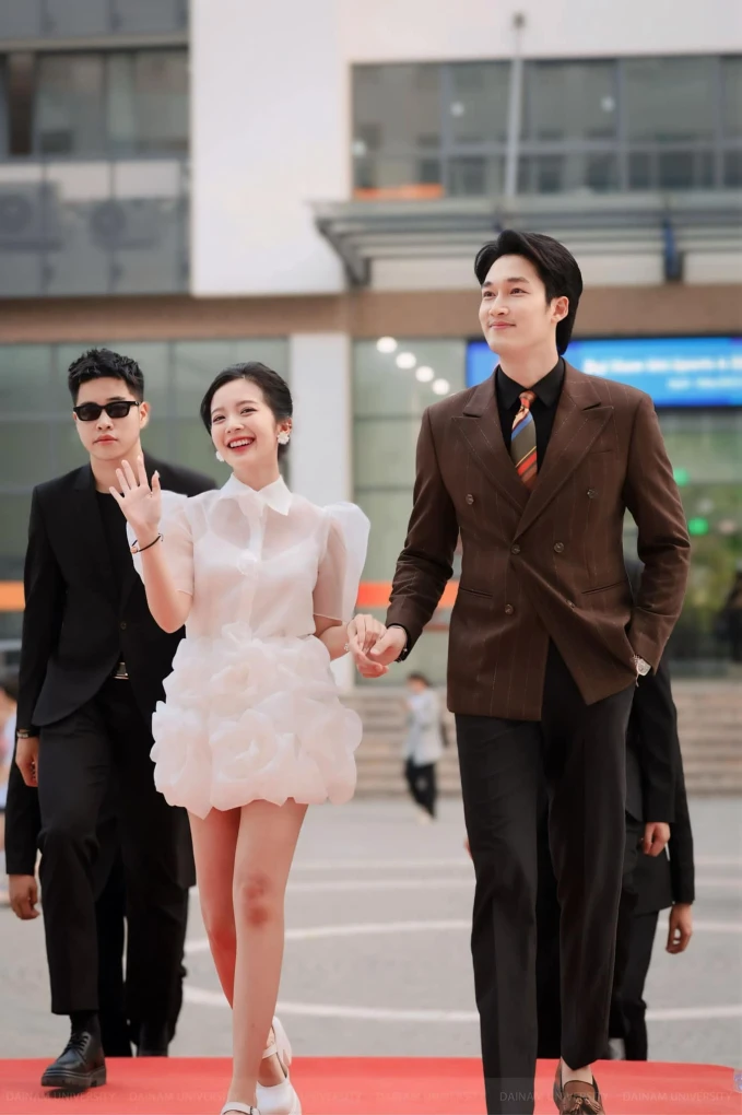 Cặp sao Việt lộ bằng chứng phim giả tình thật rõ như ban ngày, tình cỡ này bảo sao bị đồn hẹn hò suốt 2 năm