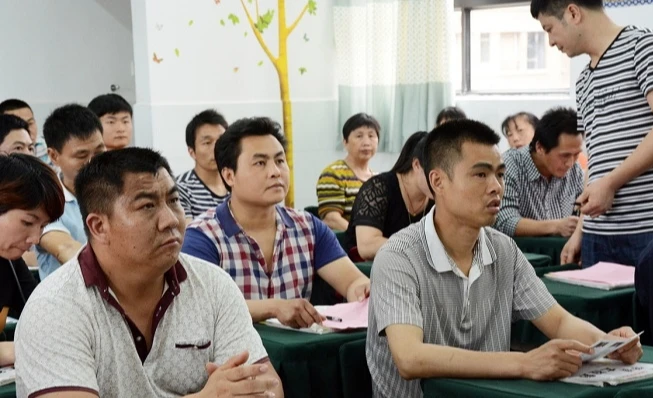 Ban đại diện phụ huynh ở TP.HCM đề nghị đóng tiền liên hoan, thầy giáo nói câu bất ngờ: 30 năm mới nghe lần đầu!