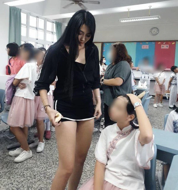 Mẹ đi họp phụ huynh cho con, vừa vào lớp đã bị cô giáo mời khéo ra về: Nghe lý do, không ai bênh được