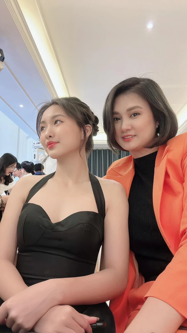 Con gái hoa khôi bóng chuyền Kim Huệ trở thành ứng viên 