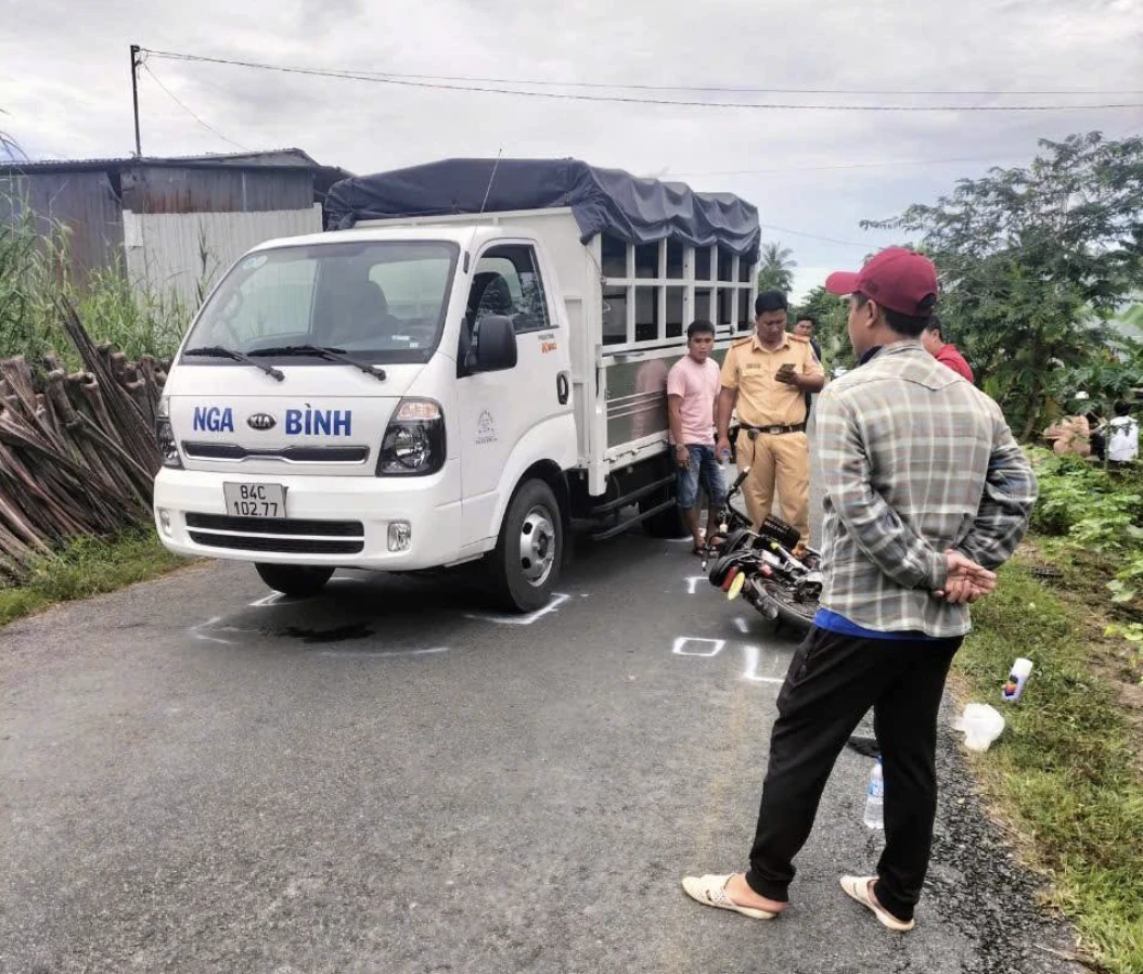 Vụ nổ súng rồi tự sát ở Vĩnh Long: Người bạn đi cùng kể lại tai nạn của con gái nghi phạm