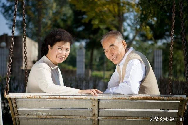 Lời nhắn gửi đến con cái: Dù thực sự xuất phát từ lòng hiếu thảo cũng đừng làm 4 điều này với cha mẹ già