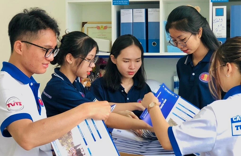 TP. HCM: Loạt trường đại học cần tuyển hàng trăm tiến sĩ, trả lương từ chục triệu - trăm triệu/tháng