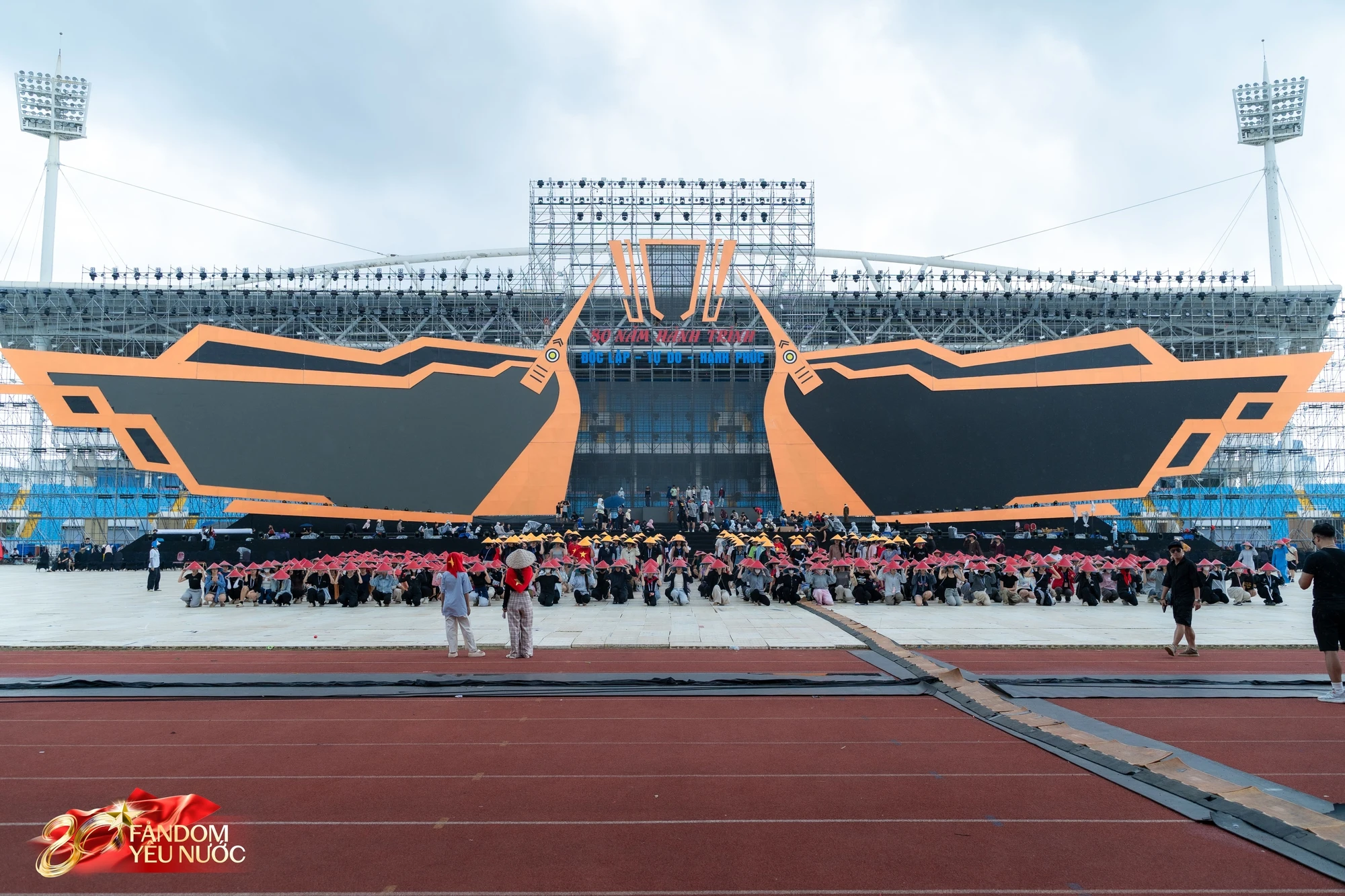 Tổng duyệt Concert Quốc Gia ngày 1/9: Mỹ Tâm xuất hiện nổi bần bật, Quán quân Rap Việt có hành động tinh tế với đàn chị