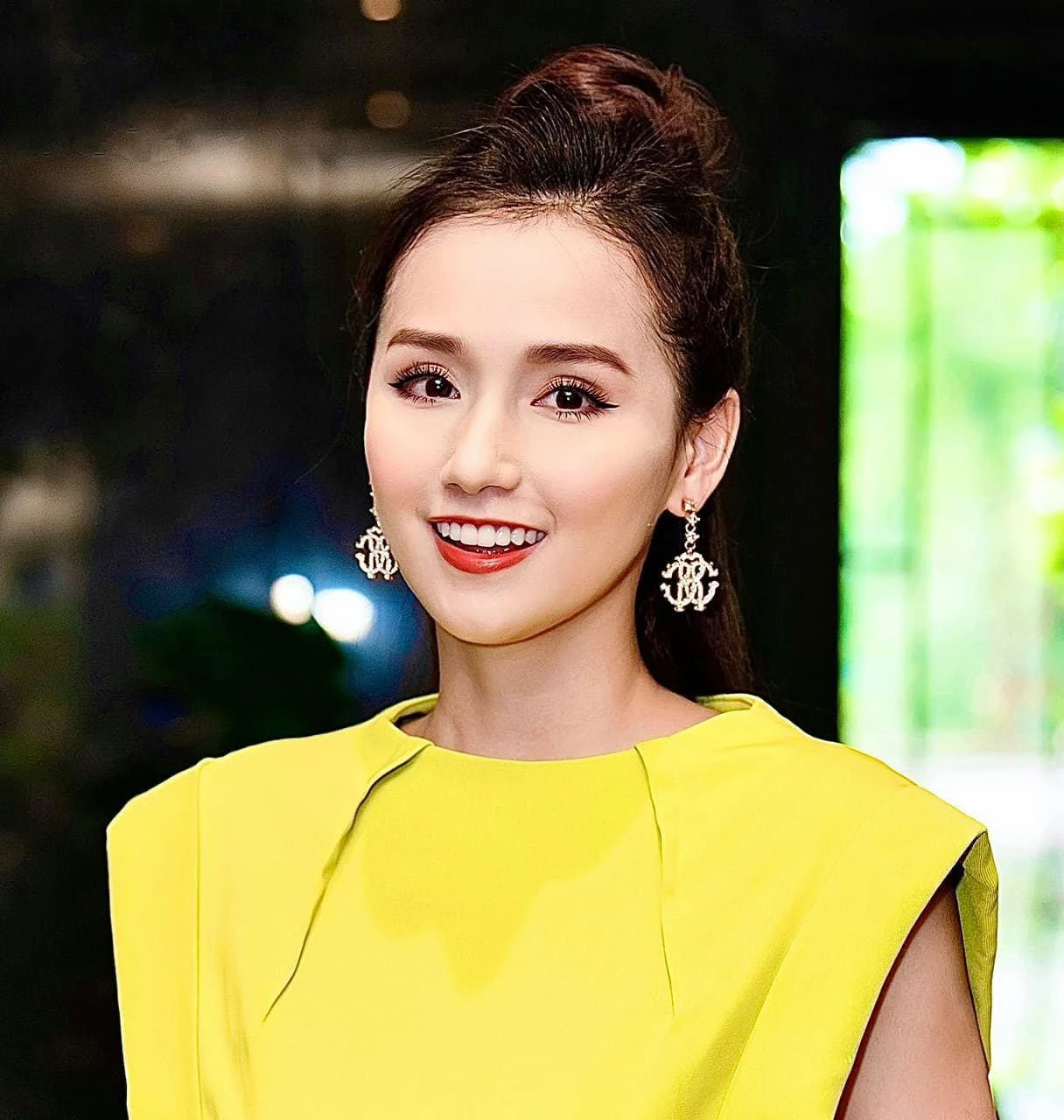 Nữ diễn viên giàu nhất miền Bắc: Sở hữu biệt thự 600m2, kim cương chất đầy nhà, sắm 100 bộ đồ chỉ để đóng 1 phim