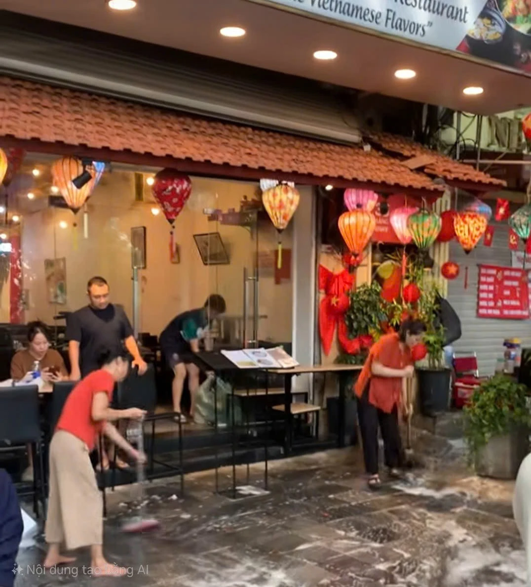 Công an làm việc với nhà hàng đổ nước xà phòng 'đuổi' người xem diễu binh