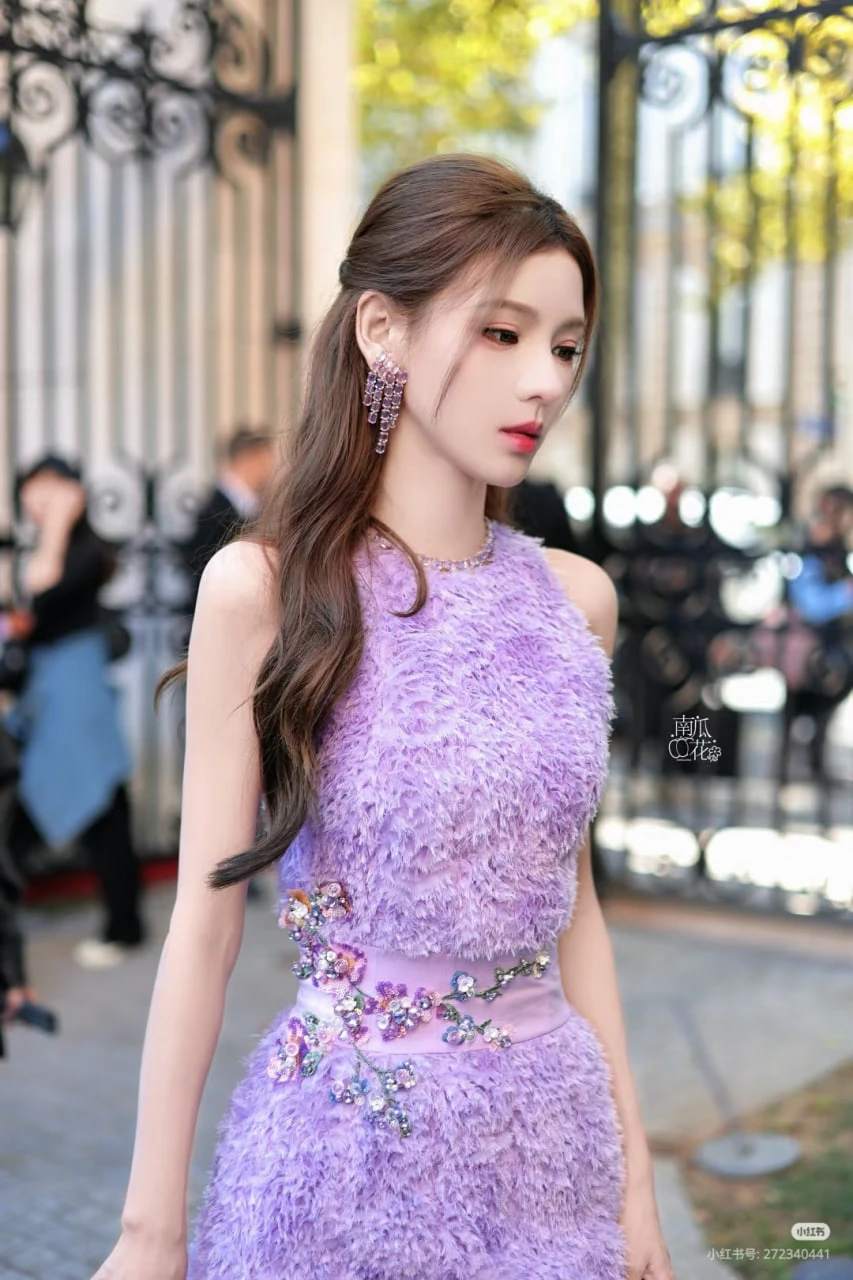 Cứ ra đường là mỹ nhân này gieo tương tư cho cả thế giới: Visual sang hết chỗ nói, nữ chính tiểu thuyết thua vạn dặm
