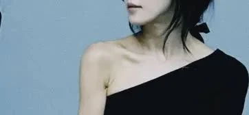 Ha Ji Won khoe vóc dáng thon thả 