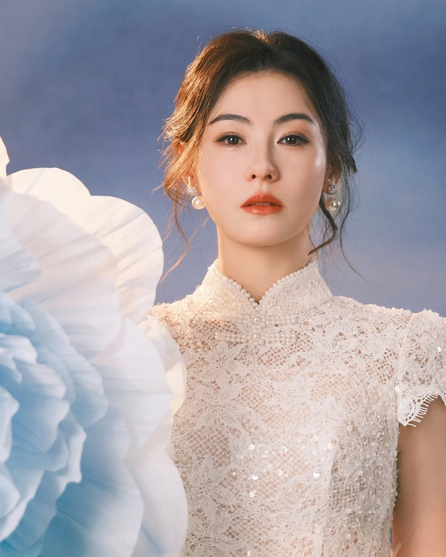 Cách dạy con khác biệt của Trương Bá Chi và Vương Phi