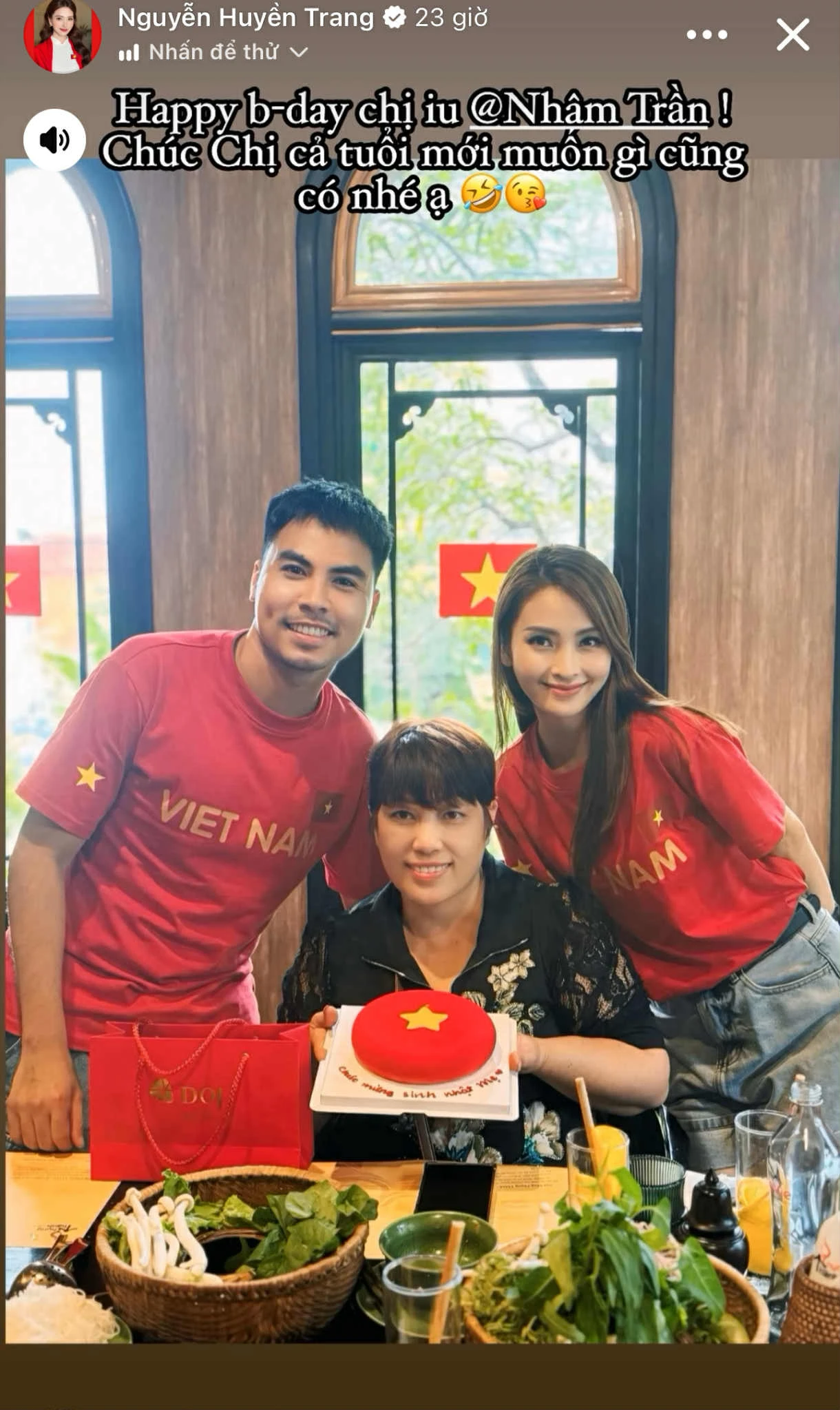 Chỉ 2 từ lộ ngay mối quan hệ của MC Huyền Trang Mù Tạt với mẹ cầu thủ nổi tiếng