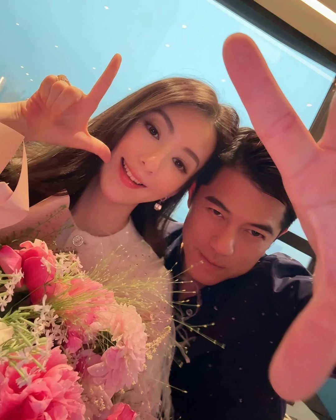 “Thánh keo kiệt” showbiz quay ngoắt 180 độ khi vợ mang bầu con trai!